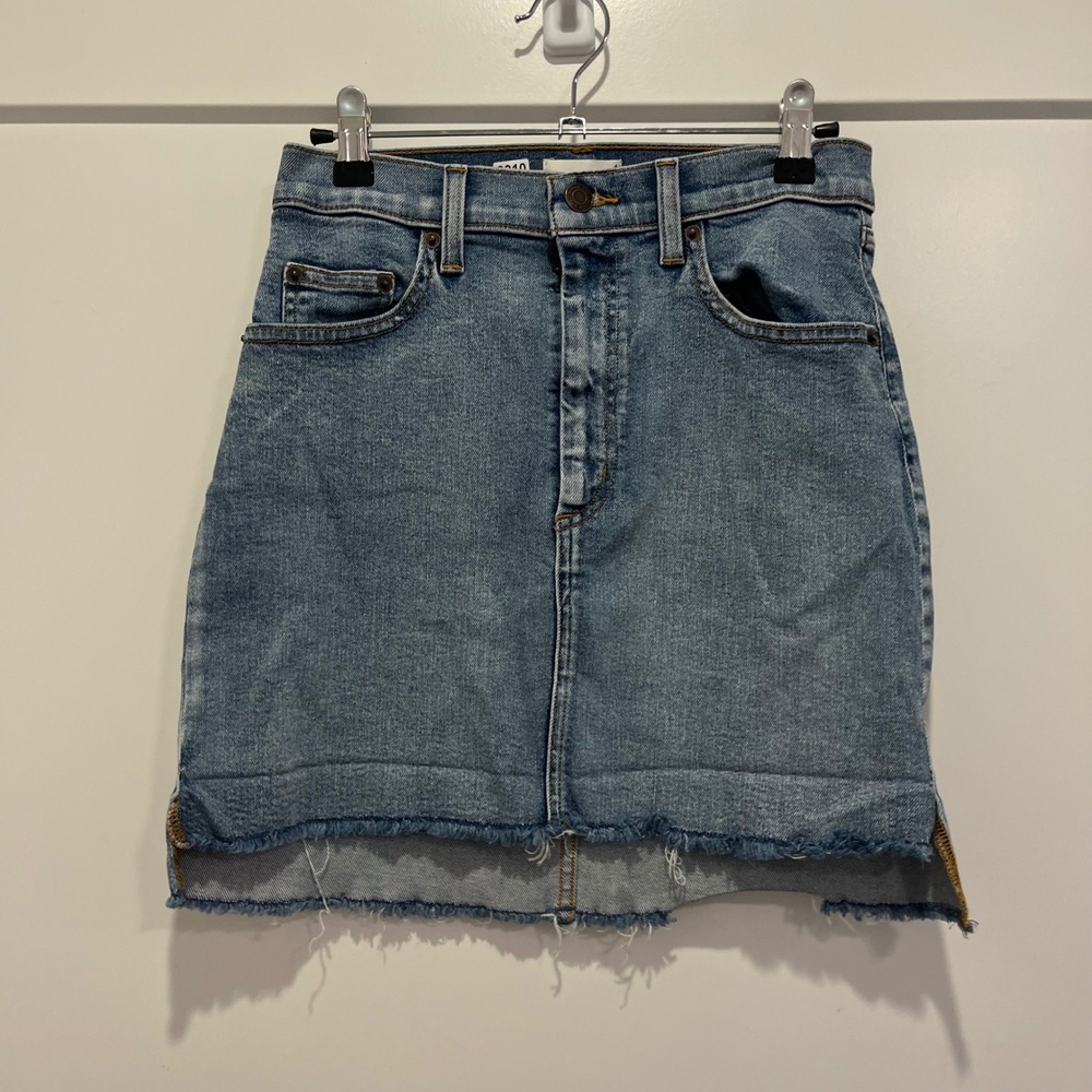 Wilfred Free Aritzia Denim Mini Skirt Blue Raw Hem High Waisted‎ Size 4